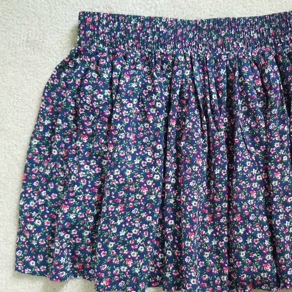 ⚘ Women's FOREVER 21 Mini Floral Skater Skirt S - Picture 7 of 7